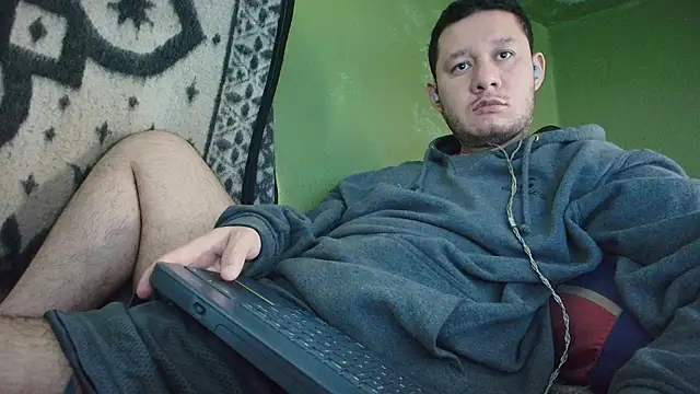 Snapshot of sweet_cock28 chatting on 11/05/25, 03:23 sweet cock28 online show from 11/05/25, 03:23