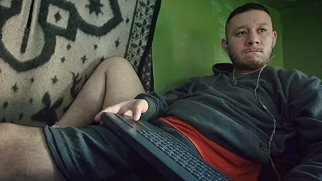 Snapshot of sweet_cock28 chatting on 11/09/25, 02:04 sweet cock28 online show from 11/09/25, 02:04