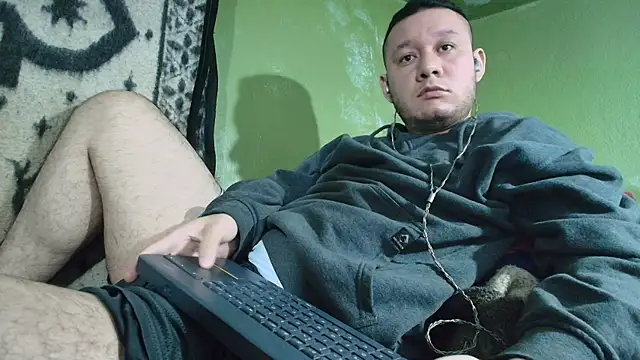 Snapshot of sweet_cock28 chatting on 11/10/25, 04:17 sweet cock28 online show from 11/10/25, 04:17