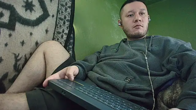 Snapshot of sweet_cock28 chatting on 11/14/25, 03:22 sweet cock28 online show from 11/14/25, 03:22