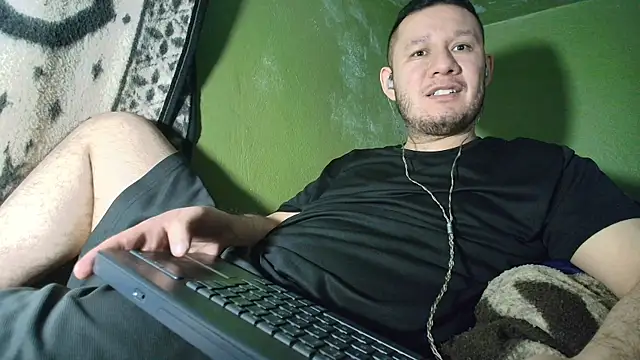 Snapshot of sweet_cock28 chatting on 11/16/25, 03:56 sweet cock28 online show from 11/16/25, 03:56