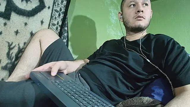 Snapshot of sweet_cock28 chatting on 11/16/25, 04:34 sweet cock28 online show from 11/16/25, 04:34