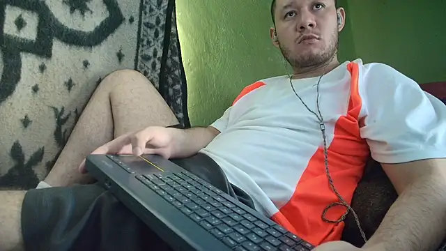 Snapshot of sweet_cock28 chatting on 11/19/25, 03:23 sweet cock28 online show from 11/19/25, 03:23