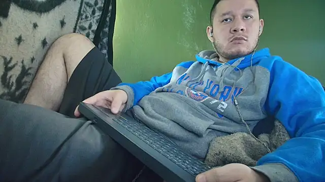 Snapshot of sweet_cock28 chatting on 11/20/25, 03:34 sweet cock28 online show from 11/20/25, 03:34