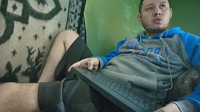 Snapshot of sweet_cock28 chatting on 11/21/25, 03:33 sweet cock28 online show from 11/21/25, 03:33