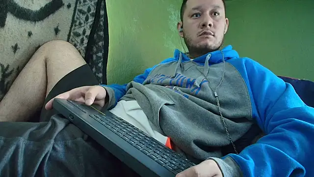 Snapshot of sweet_cock28 chatting on 11/23/25, 03:56 sweet cock28 online show from 11/23/25, 03:56