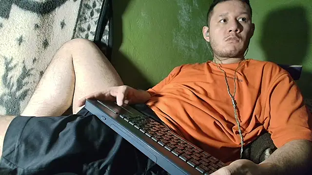 Snapshot of sweet_cock28 chatting on 11/25/25, 03:28 sweet cock28 online show from 11/25/25, 03:28