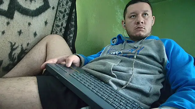 Snapshot of sweet_cock28 chatting on 11/25/25, 03:45 sweet cock28 online show from 11/25/25, 03:45