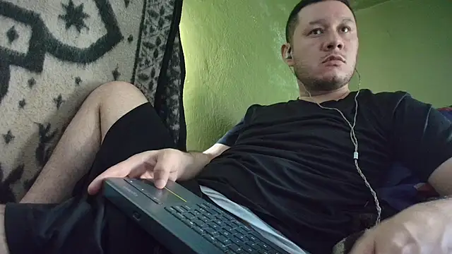 Snapshot of sweet_cock28 chatting on 11/26/25, 03:13 sweet cock28 online show from 11/26/25, 03:13