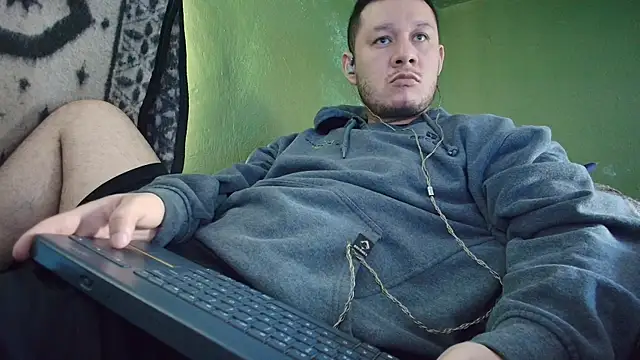 Snapshot of sweet_cock28 chatting on 11/27/25, 03:36 sweet cock28 online show from 11/27/25, 03:36