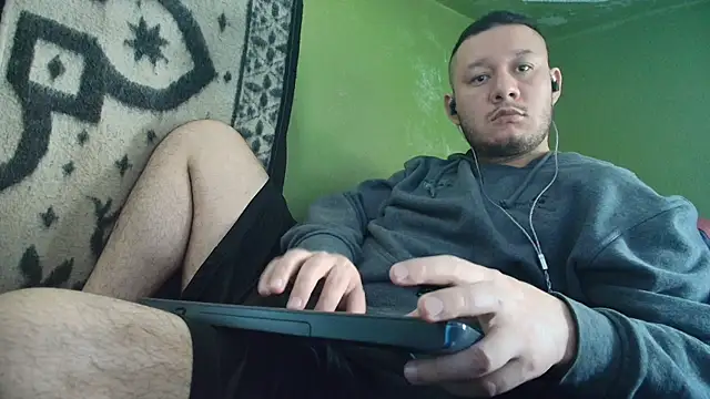 Snapshot of sweet_cock28 chatting on 11/29/25, 03:37 sweet cock28 online show from 11/29/25, 03:37