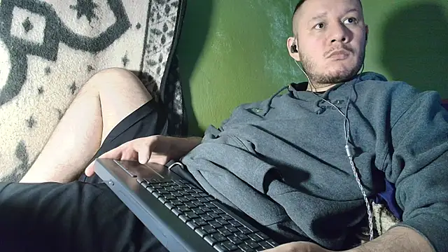 Snapshot of sweet_cock28 chatting on 11/30/25, 03:43 sweet cock28 online show from 11/30/25, 03:43