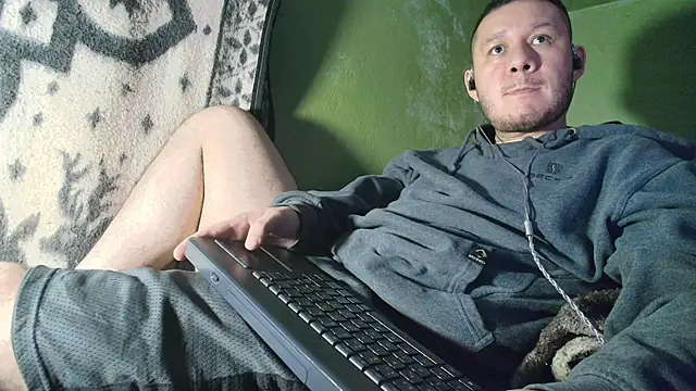 Snapshot of sweet_cock28 chatting on 12/03/25, 03:47 sweet cock28 online show from 12/03/25, 03:47