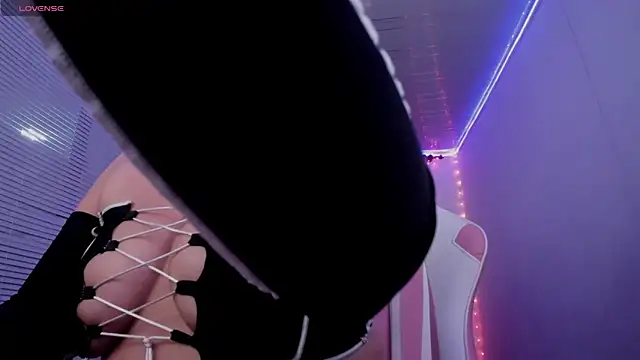 lucykinky22 online show from 02/13/25, 08:45