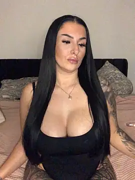 Snapshot of Mia-Bremer chatting on 11/30/25, 06:45 Mia-Bremer online show from 11/30/25, 06:45