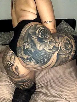 Snapshot of Mia-Bremer chatting on 12/05/25, 01:09 Mia-Bremer online show from 12/05/25, 01:09