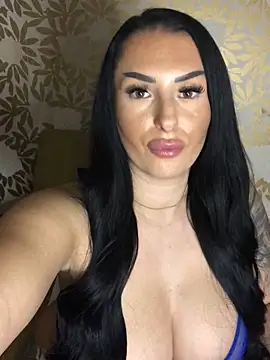 Snapshot of Mia-Bremer chatting on 12/13/25, 08:58 Mia-Bremer online show from 12/13/25, 08:58