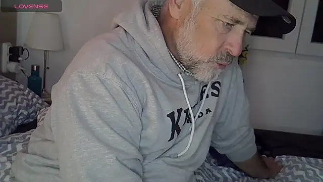 Snapshot of DaddybearVLC chatting on 02/14/25, 10:14 DaddybearVLC online show from 02/14/25, 10:14