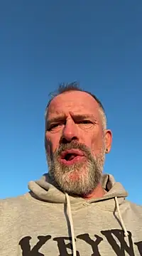 Snapshot of DaddybearVLC chatting on 02/24/25, 04:04 DaddybearVLC online show from 02/24/25, 04:04