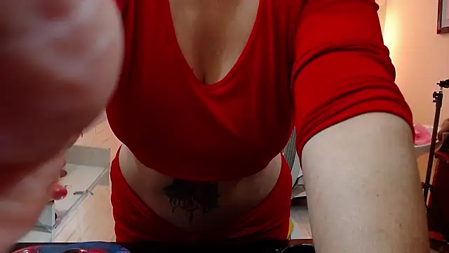 Sarah teiku online show from 12/27/24, 12:18