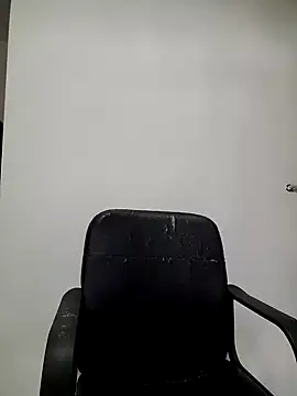 Snapshot of axeldaviid chatting on 11/17/25, 04:57 axeldaviid online show from 11/17/25, 04:57