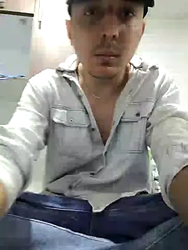 Snapshot of axeldaviid chatting on 03/07/26, 02:30 axeldaviid online show from 03/07/26, 02:30