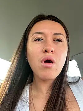 Snapshot of Cherry_Beauty chatting on 10/20/25, 08:04 Cherry Beauty online show from 10/20/25, 08:04