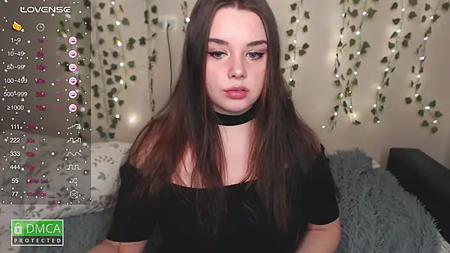 Snapshot of aliice_cutie chatting on 12/25/24, 01:10 aliice cutie online show from 12/25/24, 01:10