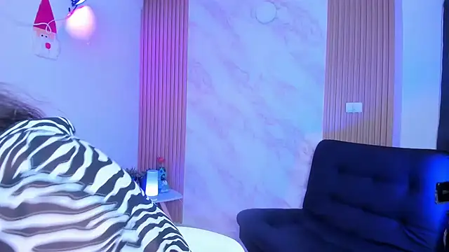 Megan blue7 online show from 12/17/24, 02:55