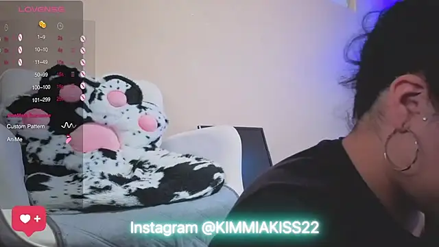 kimmiakiss22 online show from 02/17/25, 05:14