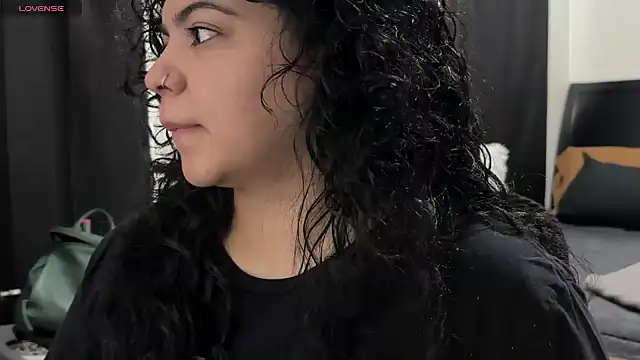 kimmiakiss22 online show from 10/21/25, 06:30