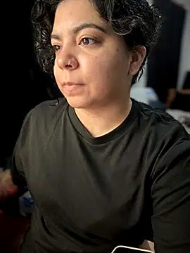 kimmiakiss22 online show from 11/18/25, 06:34