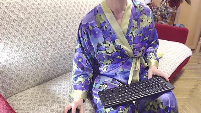 Snapshot of zarinafonliberman chatting on 11/08/25, 06:24 zarinafonliberman online show from 11/08/25, 06:24