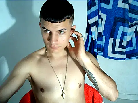 Snapshot of SHAT_SEX chatting on 10/23/25, 05:23 SHAT SEX online show from 10/23/25, 05:23