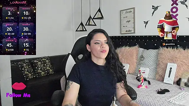 natasha logan  online show from 12/06/24, 07:21