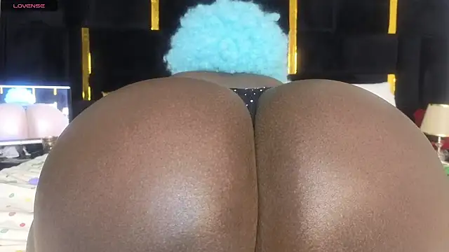 Snapshot of Sexy_sharntel chatting on 10/12/25, 08:41 Sexy sharntel online show from 10/12/25, 08:41