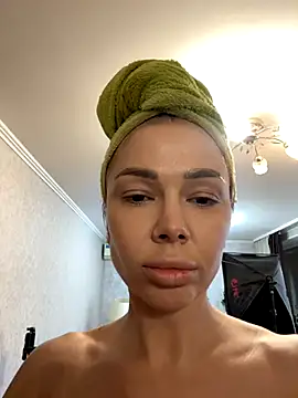 Snapshot of StripBianka chatting on 11/05/25, 09:09 StripBianka online show from 11/05/25, 09:09