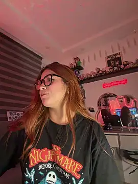 Snapshot of crystal_bunny7 chatting on 12/02/25, 02:50 crystal bunny7 online show from 12/02/25, 02:50