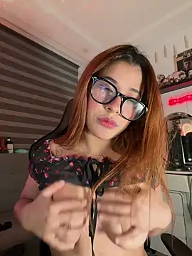 Snapshot of crystal_bunny7 chatting on 12/14/25, 02:17 crystal bunny7 online show from 12/14/25, 02:17