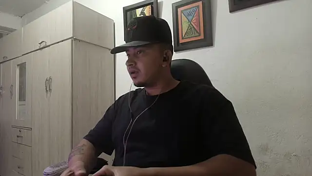 Snapshot of myke_andrade chatting on 09/21/25, 04:14 myke andrade online show from 09/21/25, 04:14