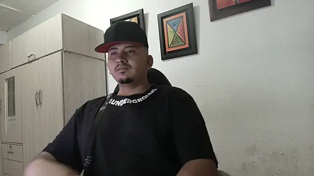 Snapshot of myke_andrade chatting on 09/24/25, 03:32 myke andrade online show from 09/24/25, 03:32