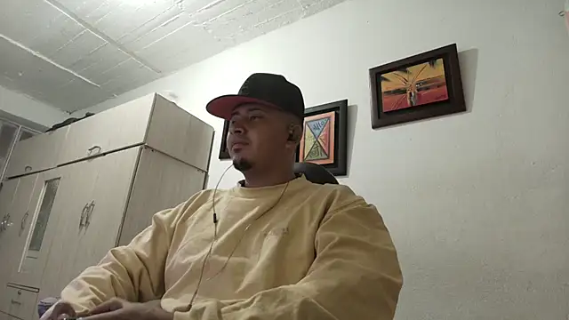 Snapshot of myke_andrade chatting on 09/28/25, 04:07 myke andrade online show from 09/28/25, 04:07