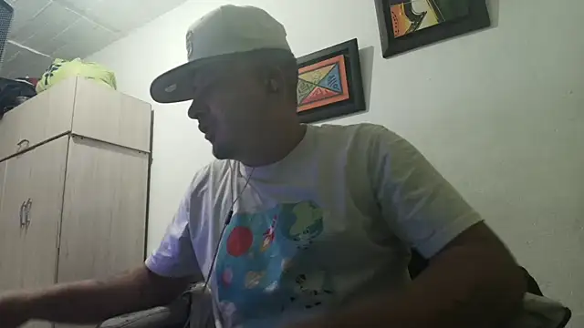 Snapshot of myke_andrade chatting on 10/06/25, 04:10 myke andrade online show from 10/06/25, 04:10