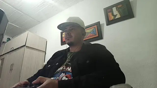 Snapshot of myke_andrade chatting on 10/11/25, 04:55 myke andrade online show from 10/11/25, 04:55