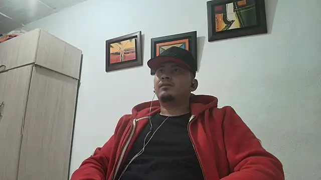 Snapshot of myke_andrade chatting on 10/24/25, 01:46 myke andrade online show from 10/24/25, 01:46