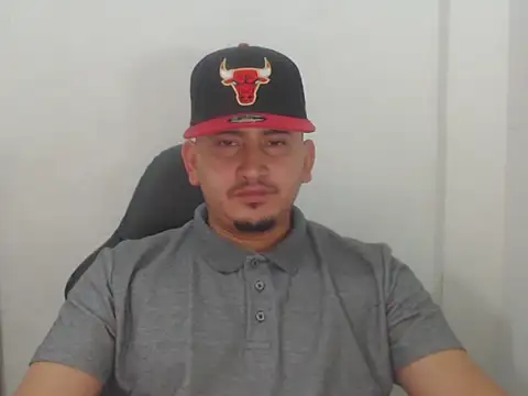 Snapshot of myke_andrade chatting on 11/08/25, 06:02 myke andrade online show from 11/08/25, 06:02