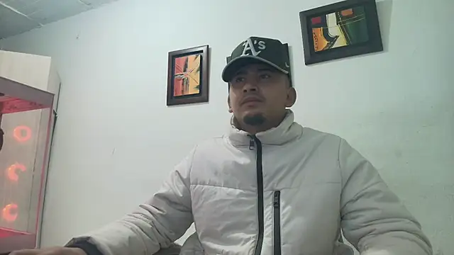 Snapshot of myke_andrade chatting on 11/27/25, 03:41 myke andrade online show from 11/27/25, 03:41