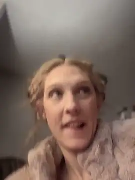 GoldenFlameGoddess online show from 02/22/25, 01:00
