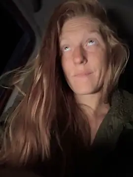 Snapshot of GoldenFlameGoddess chatting on 11/13/25, 12:37 GoldenFlameGoddess online show from 11/13/25, 12:37