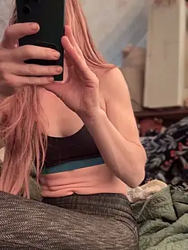 Snapshot of GoldenFlameGoddess chatting on 11/22/25, 05:56 GoldenFlameGoddess online show from 11/22/25, 05:56